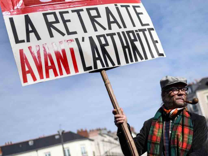 Gobierno francés dispuesto a todo con reforma de jubilación