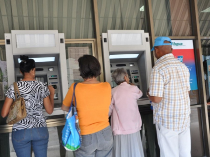 Actualidad sobre situación electroenergética y cajeros automáticos en "Santiago Hoy"