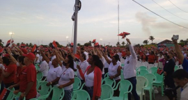 Con la presencia de Raúl y Díaz-Canel se celebra el acto por el Día de la Rebeldía Nacional en Cienfuegos (+ Fotos y Video)