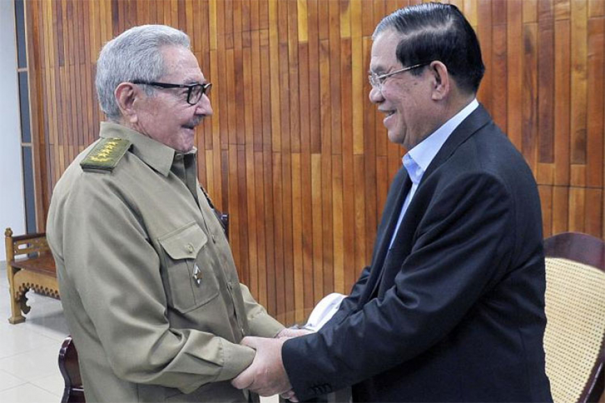Raúl Castro dialoga con primer ministro de Cambodia