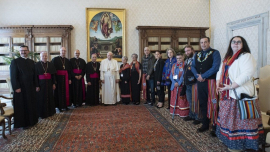 Recibió papa Francisco a delegaciones de indígenas canadienses