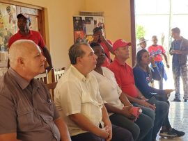 Intercambian autoridades con trabajadores de El Cobre
