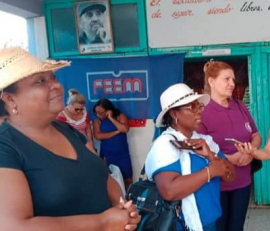 Candidatas a Diputadas al Parlamento cubano por el municipio de San Luis, intercambian con pobladores