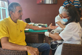 Trabajadores del turismo donan su sangre en Santiago de Cuba