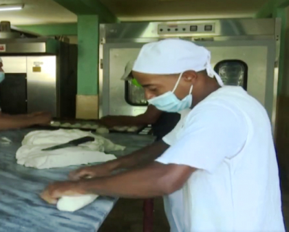 Garantizan producción del pan en Santiago de Cuba con arribo de barco procedente de Europa