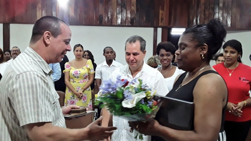 Entregan reconocimientos a Ministro de Salud en Santiago de Cuba