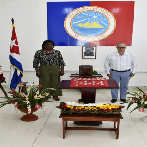 Santiago despide al querido profesor universitario Enrique Marañón Reyes