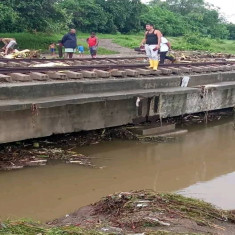 Laboran para restablecer el tramo de la Vía Central del ferrocarril que da acceso a Santiago de Cuba