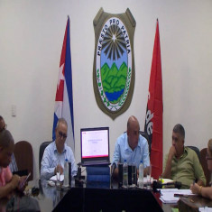 Evalúa ministro de la industria alimentaria entidades del territorio