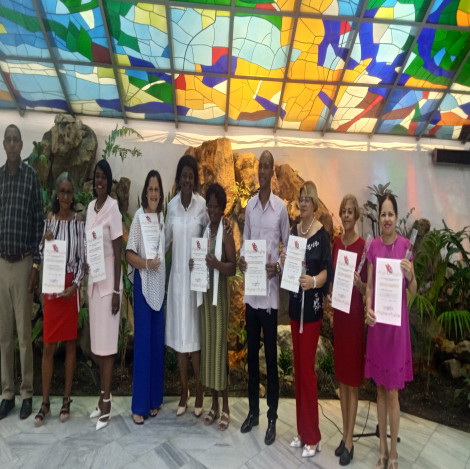 Reconocen a trabajadores del Partido Comunista de Cuba