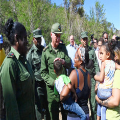 Visita Díaz-Canel comunidades de Baconao