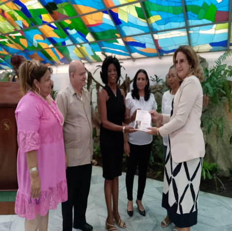 Recibe Empresa Provincial de Farmacias y Ópticas, (Optimed) condición de Vanguardia Distinguido Nacional