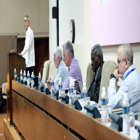 A Cuba le apremia revitalizar su economía