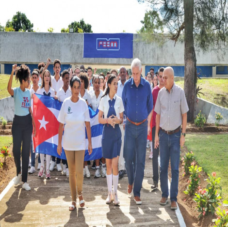 Intercambia Díaz-Canel con jóvenes al conmemorarse un aniversario más de la creación de la Feem y de la caída en combate de Antonio Maceo