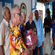 Andrés Caldas González recibe placa de reconocimiento Heredia