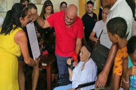 Recibe Omara Portuondo distinción de la Egrem en la Casa de la Trova de Santiago de Cuba