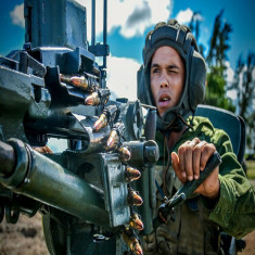 Celebra Ejército Oriental aniversario 65 de fundado por Raúl