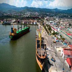Distribución de donativos de arroz y pasta en Santiago de Cuba