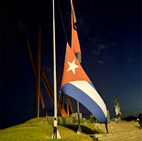 Homenaje a la bandera en Santiago de Cuba
