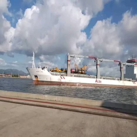 Por segunda vez el buque Manuel Gualatracó en el puerto santiaguero