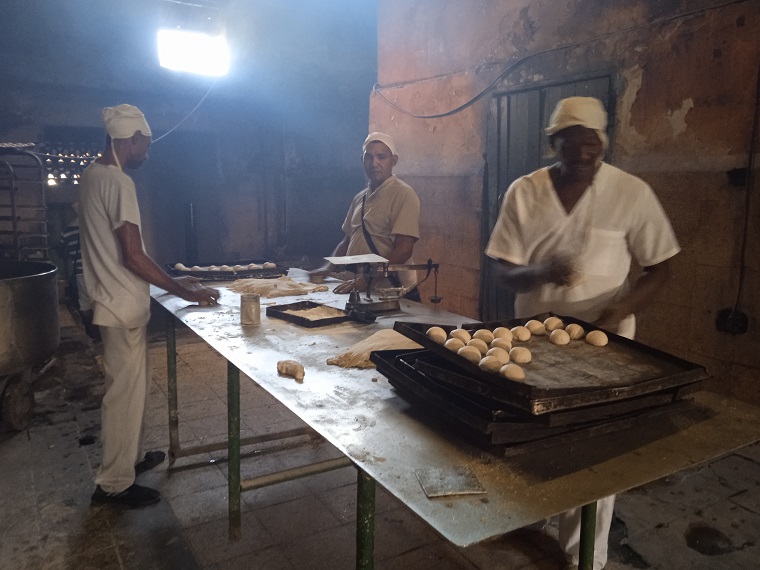 Corresponde a las administraciones y maestros panaderos velar porque el proceso productivo se cumpla y no se desvíen recursos