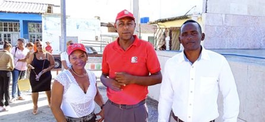 Yusmaikel Valier al centro con sanluiseros