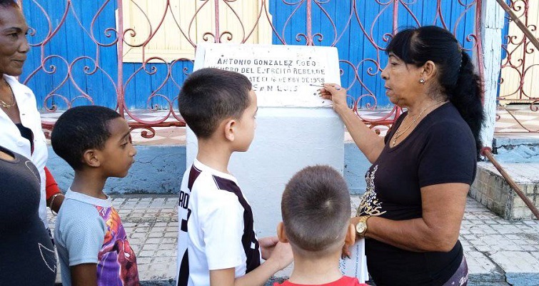 delegada con ninos