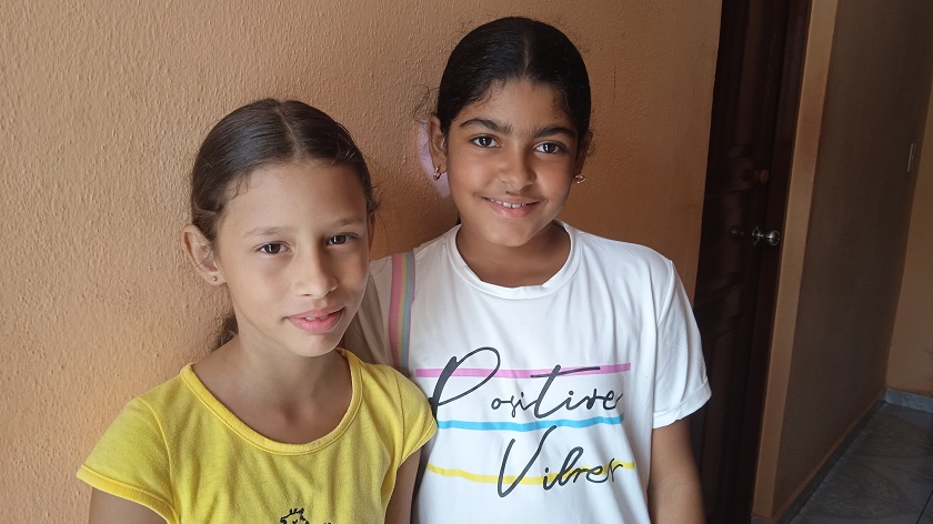 Lía y Samantha de izquierda a derecha 