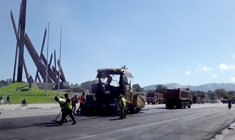 Pavimentación Aven. de los Desfiles 1