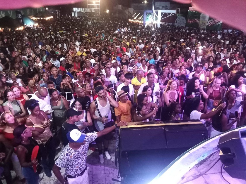 Santiago de Cuba baila al son de JG Pablo FG y Maykel Blanco y siuSalsa Mayor