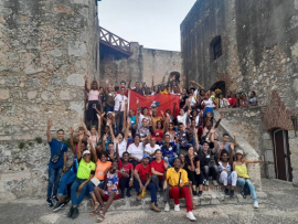 Estudiantes de Segundo Frente al Campamento de Verano santiaguero