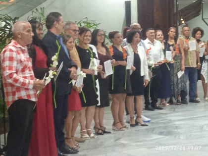 Entregan distinción Con el Esfuerzo de Todos ¡Venceremos!