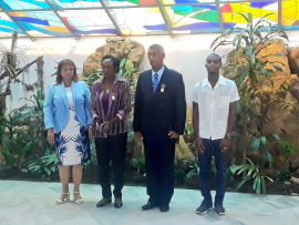 Condecoran a santiagueros con la Orden Carlos J Finlay y la Distinción por la Educación Cubana