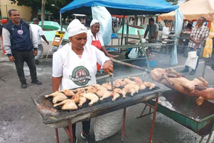 Santiago se engalana para las festividades