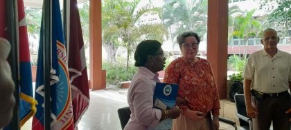 Confieren Sello 75 aniversario de la Universidad de Oriente a prestigiosa catedrática cubana