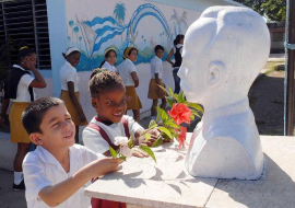 La familia santiaguera se alista para el retorno a las aulas