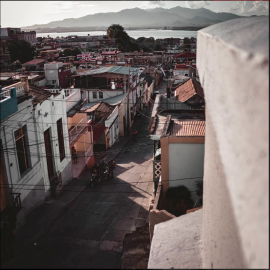 “Si ninguna ciudad en Cuba posee la rica belleza que Santiago, ninguna tampoco puede aventajarla en interés histórico”