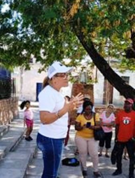 Poniendo el corazón a Cuba anda Yaquelín