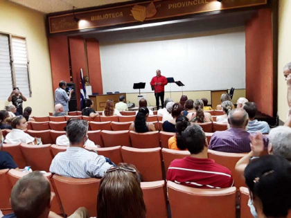 Rinde homenaje colectivo de la Biblioteca Elvira Cape a la radio cubana en sus 100 años