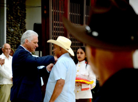 Presidió Díaz-Canel el acto de condecoraciones de la Asociación Nacional de Agricultores Pequeños