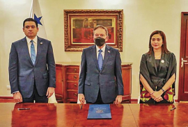 Cambios en gabinete y diálogo pospuesto signan semana en Panamá
