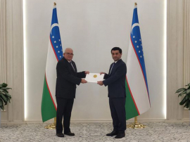 Embajador de Cuba entrega cartas credenciales en Uzbekistán