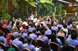 Díaz-Canel se reúne con cerca de 300 amigos de Cuba, provenientes de Estados Unidos
