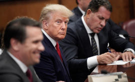 Trump testifica en Nueva York en juicio por fraude