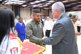 Participó presidente cubano en Acto por el Día del Trabajador Eléctrico