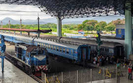 Comenzó a circular tren Santiago-Manzanillo