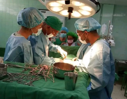 Realizan compleja cirugía vascular en Santiago de Cuba