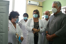 Presidente cubano reconoce calidad del hospital materno villaclareño