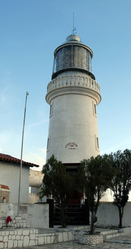 Por los faros de Cuba