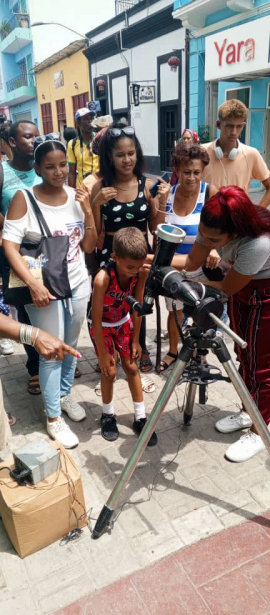 Los santiagueros también pudieron disfrutar del evento astronómico